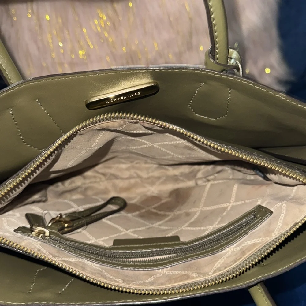 Michael Kors Leather Bag 💼 - Picture 4 of 7